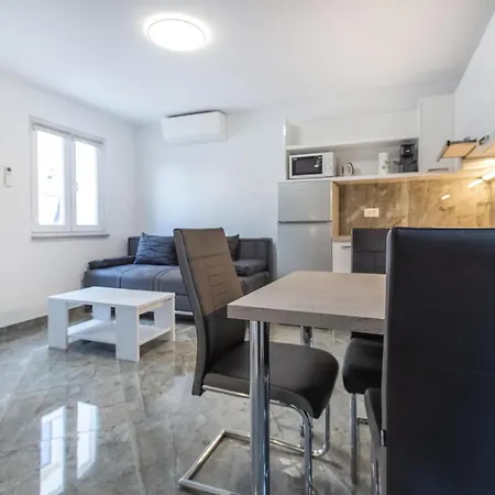 1 Bedroom Beautiful Apartment In Piran Piran