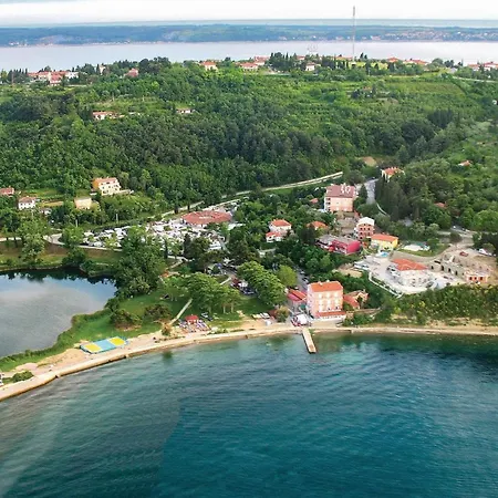 1 Bedroom Beautiful Apartment In Piran Piran